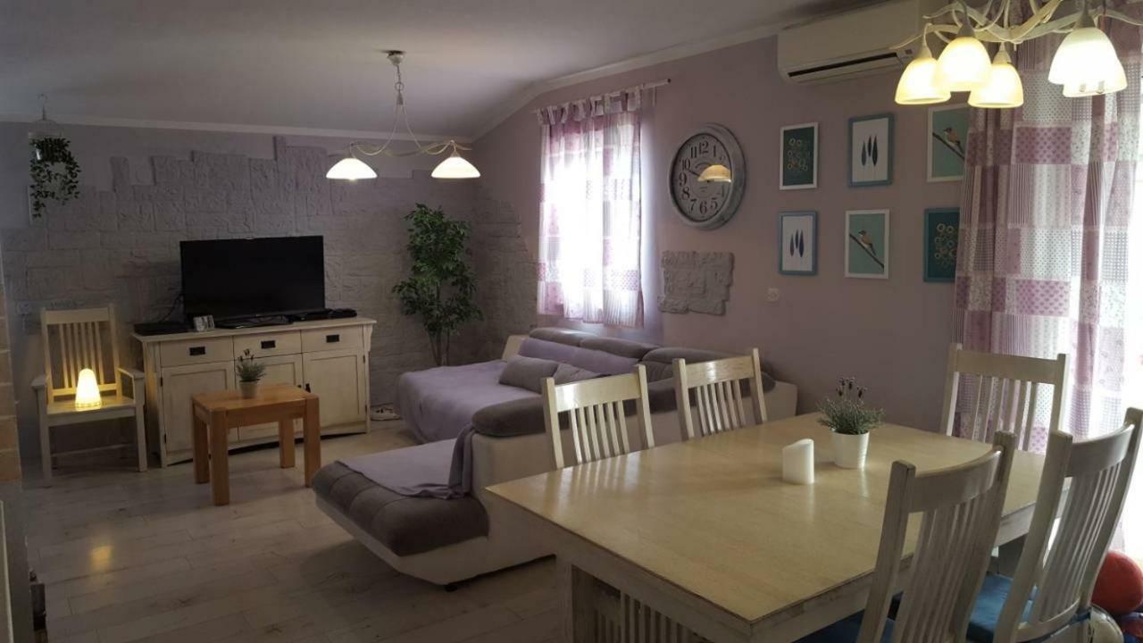 Pinta Appartement Vodice Buitenkant foto